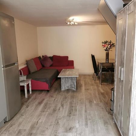 Palaz 1 - 2 Bedroom Garden Flat Edmonton Extérieur photo