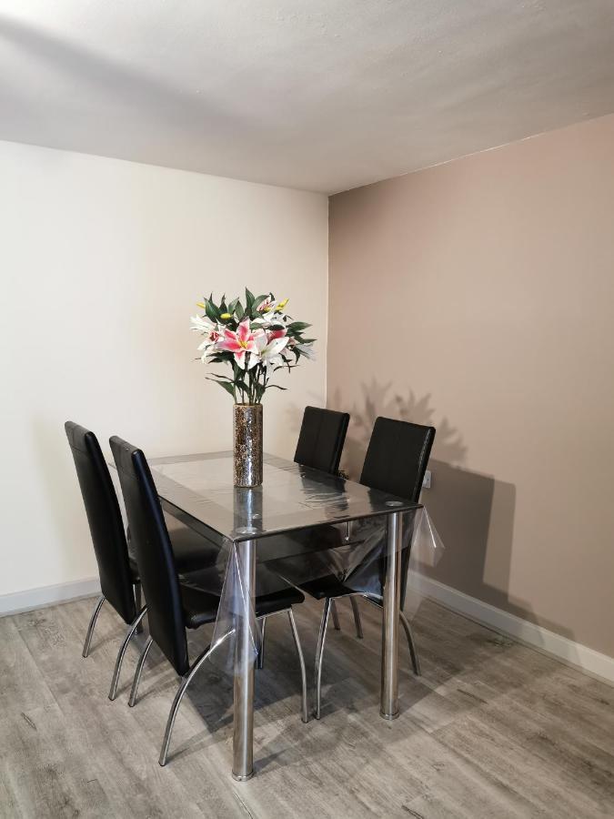 Palaz 1 - 2 Bedroom Garden Flat Edmonton Extérieur photo