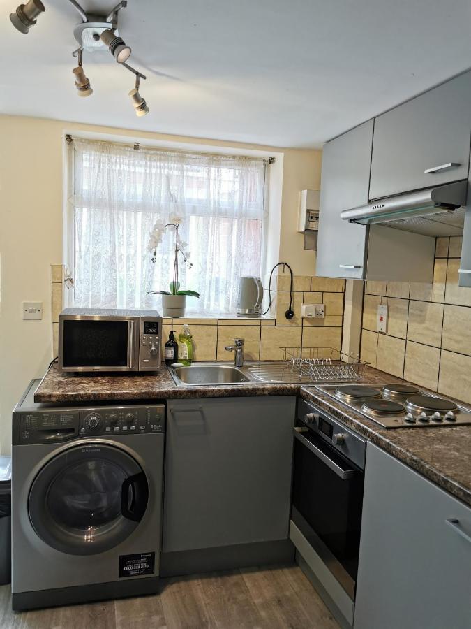 Palaz 1 - 2 Bedroom Garden Flat Edmonton Extérieur photo
